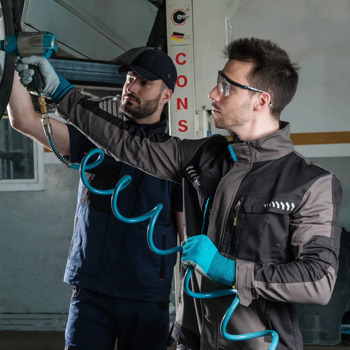 Delovne hlače z oprsnikom BERGEN FLEX